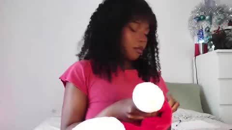 Snapshot of sparklingsoleil chatting on 12.22.25 Soleil online show from 12.22.25