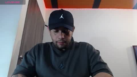 Snapshot of spartacus_cam chatting on 02.01.25 online show from 02.01.25