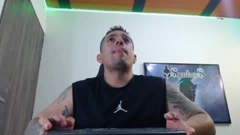 Snapshot of spartacus_cam chatting on 09.16.25 online show from 09.16.25