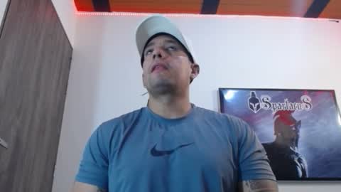 Snapshot of spartacus_cam chatting on 10.06.25 online show from 10.06.25