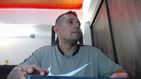 Snapshot of spartacus_cam chatting on 04.29.26 online show from 04.29.26
