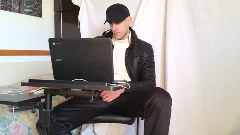 Marco. When Im offline you can view premium content in bio online show from 02.06.25