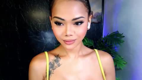 Snapshot of spoileme_babexx chatting on 10.23.25 CALL ME RAINE online show from 10.23.25