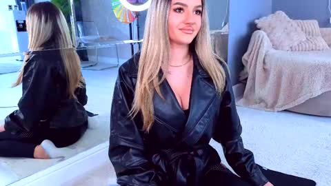 Anna online show from 04.15.26