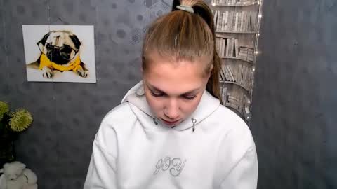 Snapshot of sport_tall_karina chatting on 02.05.25 Karina online show from 02.05.25