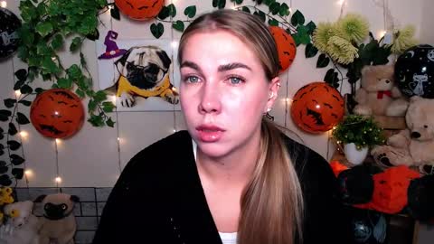 Snapshot of sport_tall_karina chatting on 10.27.25 Karina online show from 10.27.25