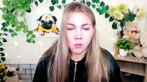 Snapshot of sport_tall_karina chatting on 11.13.25 Karina online show from 11.13.25