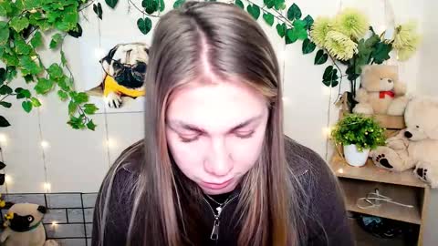 Snapshot of sport_tall_karina chatting on 11.14.25 Karina online show from 11.14.25