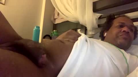 Snapshot of sportyesce chatting on 02.24.25 sportyesce online show from 02.24.25