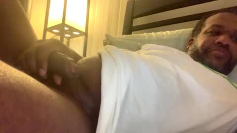 Snapshot of sportyesce chatting on 11.30.25 sportyesce online show from 11.30.25