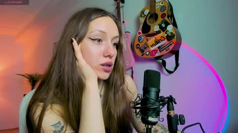 Snapshot of sshawty chatting on 02.06.25 Anni if Im offline for a long time Im depressed feel free to support me offline online show from 02.06.25