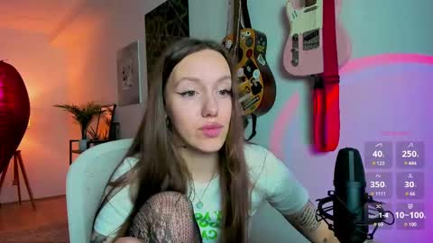 Snapshot of sshawty chatting on 02.16.25 Anni if Im offline for a long time Im depressed feel free to support me offline online show from 02.16.25