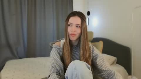Snapshot of ssurf_time chatting on 06.14.26 Chloe online show from 06.14.26