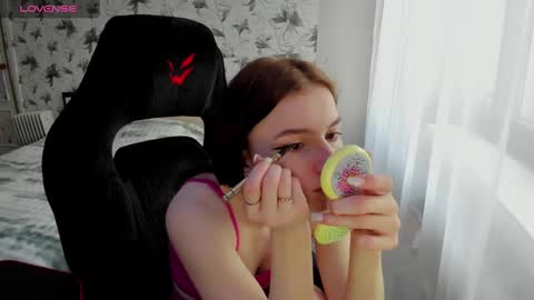 Stacey GMT5 Mo Tu We Th Fr Sa 3am -10am online show from 01.27.25