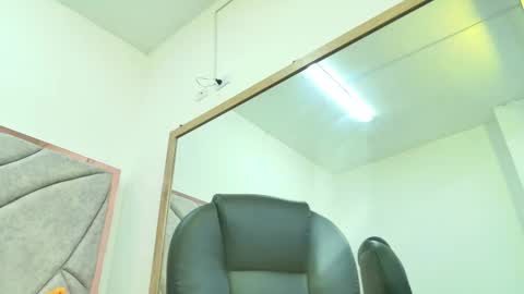 Snapshot of staceylee_ chatting on 11.19.25 Stacey lee online show from 11.19.25