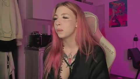 Snapshot of stacy_quinst chatting on 09.17.25 Stacy online show from 09.17.25