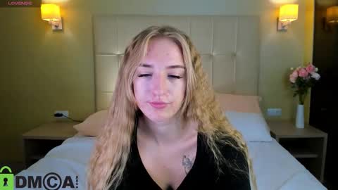 Stacy Mon Tue Wed Thu Fri Sun GMT GMT 3 1000am - 0400pm  online show from 09.24.25