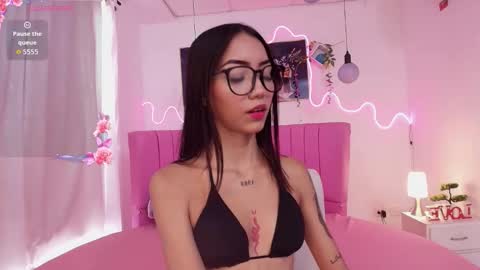 estecy online show from 10.21.25