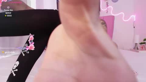 estecy online show from 10.31.25