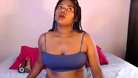 Snapshot of stacyhunterxxx chatting on 10.28.25 STACY online show from 10.28.25