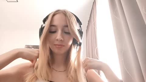 Snapshot of stacyscholle chatting on 02.13.26 Mila online show from 02.13.26