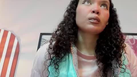 Snapshot of starkjoness chatting on 12.20.25 Stark Jones online show from 12.20.25