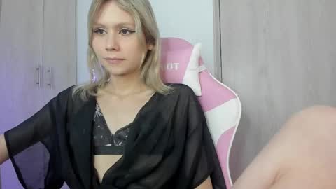 Snapshot of starmoonly chatting on 06.04.26 starmoonly online show from 06.04.26