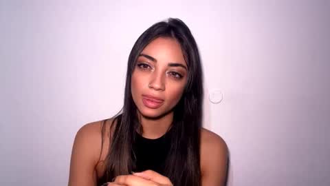 Snapshot of stasiakopiasz chatting on 03.26.26 Mia online show from 03.26.26