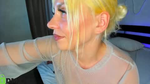 Snapshot of stasy_traiin chatting on 06.25.26 Stasy online show from 06.25.26