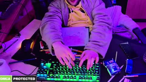 Snapshot of stechistech chatting on 12.03.24 stechistech online show from 12.03.24