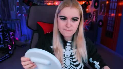 stef_nicks online show from 10.31.25