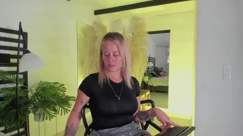 Stefanny   online show from 01.10.25