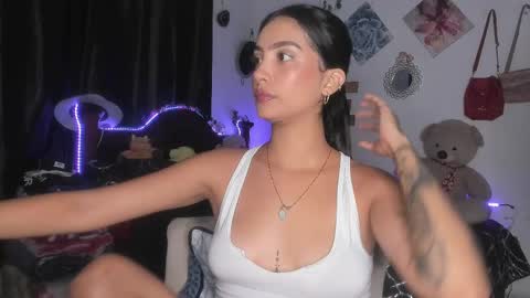 Im MiaIts my first day here  online show from 02.18.25