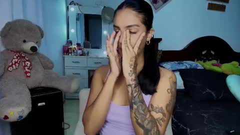 Im MiaIts my first day here  online show from 10.04.25