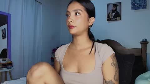 Im MiaIts my first day here  online show from 12.20.25