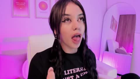 Snapshot of steff_london chatting on 12.28.24 Steff online show from 12.28.24