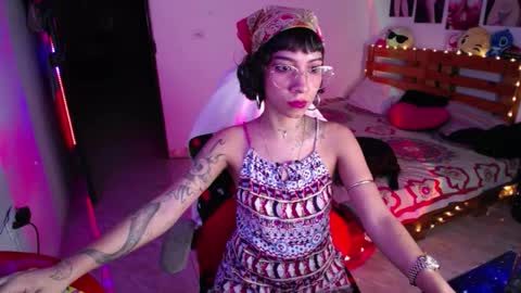 Snapshot of stefh420 chatting on 11.01.25 online show from 11.01.25