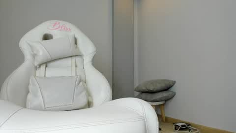 Stefany Bratz online show from 04.13.26