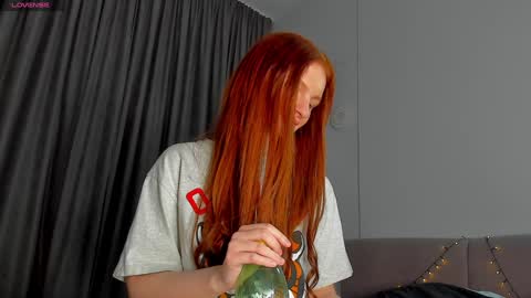 Snapshot of stella_crystal chatting on 12.09.24 karma online show from 12.09.24