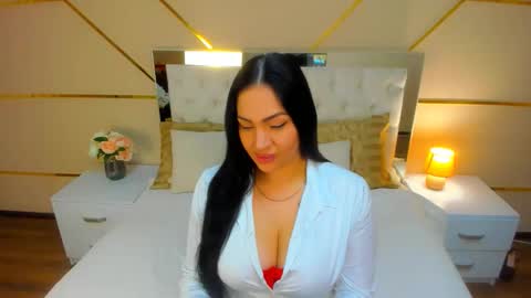 Snapshot of stella_nelson chatting on 10.21.25 Stella Nelson online show from 10.21.25