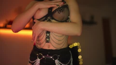 Stella online show from 12.30.24