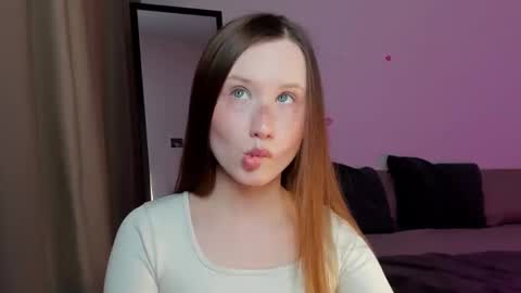 Snapshot of stella_sunny chatting on 12.22.24 stella_sunny online show from 12.22.24