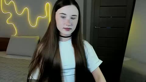 Snapshot of stella_sunny chatting on 12.17.25 stella_sunny online show from 12.17.25