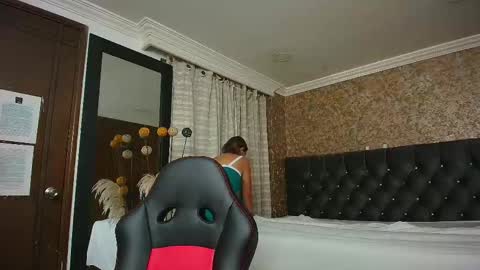 Estella online show from 09.15.25