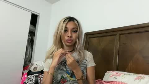 Snapshot of stellaangel chatting on 09.30.25 stellaangel online show from 09.30.25