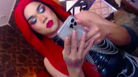 Snapshot of stellagrayts chatting on 12.14.24 CALL ME STELLA online show from 12.14.24