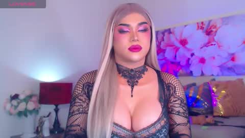 Snapshot of stellagrayts chatting on 09.30.25 CALL ME STELLA online show from 09.30.25