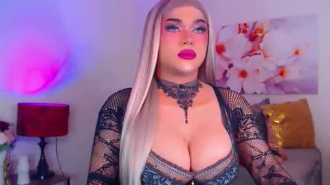 Snapshot of stellagrayts chatting on 10.13.25 CALL ME STELLA online show from 10.13.25