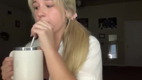 stellaraexox online show from 10.15.25