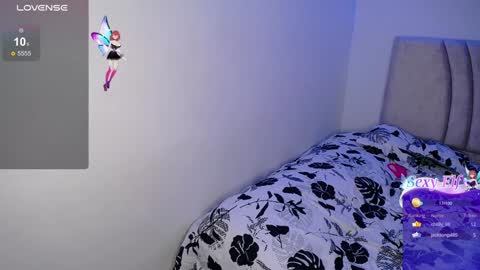 Snapshot of stepha_sweet chatting on 12.01.24 Emma online show from 12.01.24